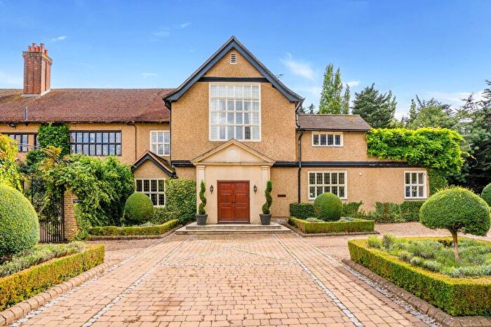 5 Bedroom Country House For Sale In Cookham, SL6