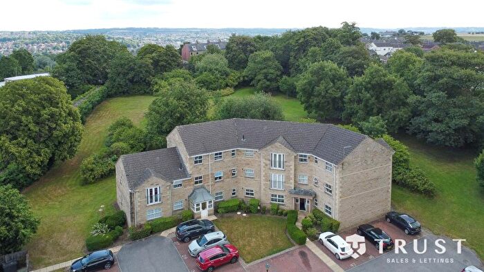 2 Bedroom Flat For Sale In Fearnley Croft, Gomersal, BD19