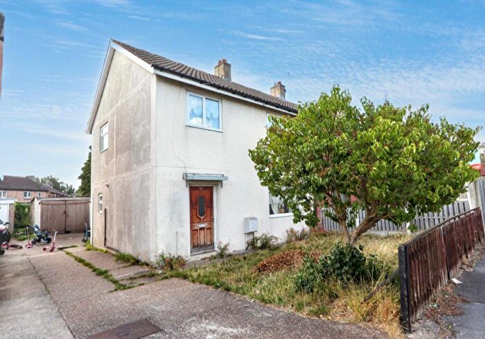 3 Bedroom Semi Detached House For Sale In Holderness Drive, Aston, Sheffield, South Yorkshire, S26