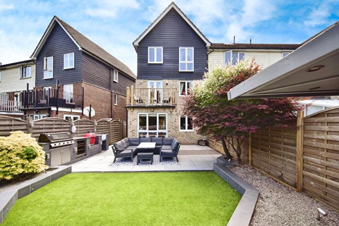 4 Bedroom End Of Terrace House For Sale In Bridge Place, Aylesford, Kent, ME20