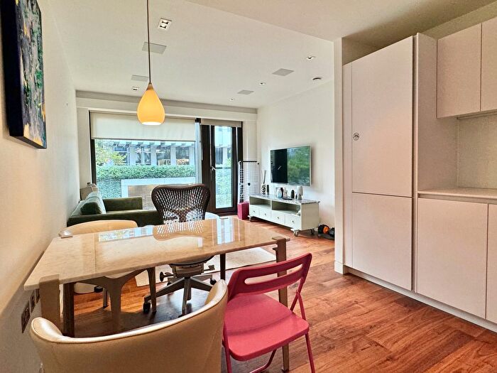 2 Bedroom Flat To Rent In Wood Street, London, EC2Y