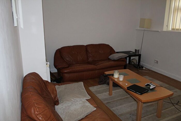 4 Bedroom Semi-Detached House To Rent In Leicester Grove, Leeds, LS7