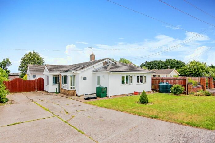 3 Bedroom Detached Bungalow For Sale In Youngers Lane, Burgh Le Marsh, Skegness, PE24