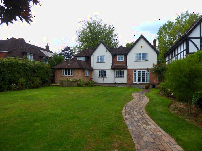 5 Bedroom Detached House To Rent In Mount Avenue, Hutton Mount, CM13