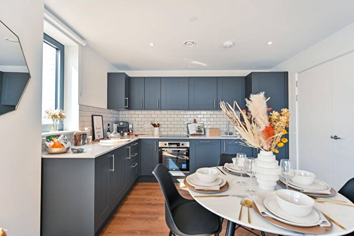 2 Bedroom Flat To Rent In Carter House, Maidenhead, SL6