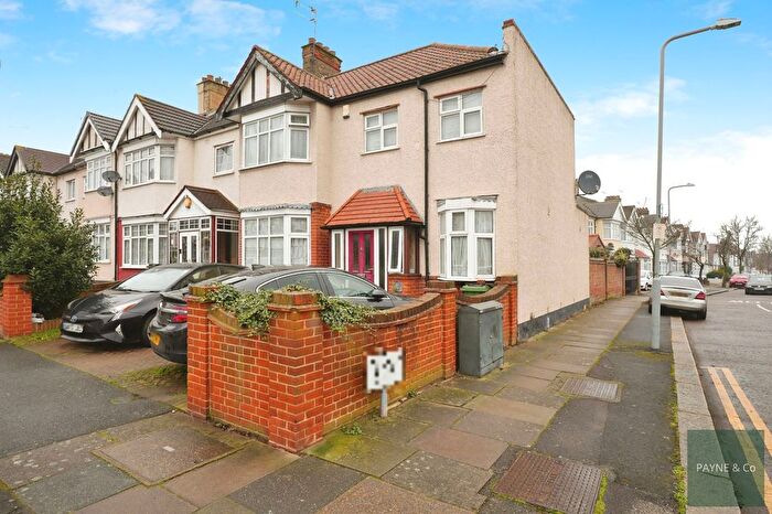 3 Bedroom End Terrace House For Sale In Otley Drive, Ilford, IG2