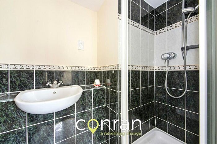 2 Bedroom Apartment To Rent In Gilbert Close, Woolwich, SE18