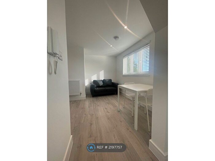1 Bedroom Flat To Rent In Queensland Avenue, London, N18