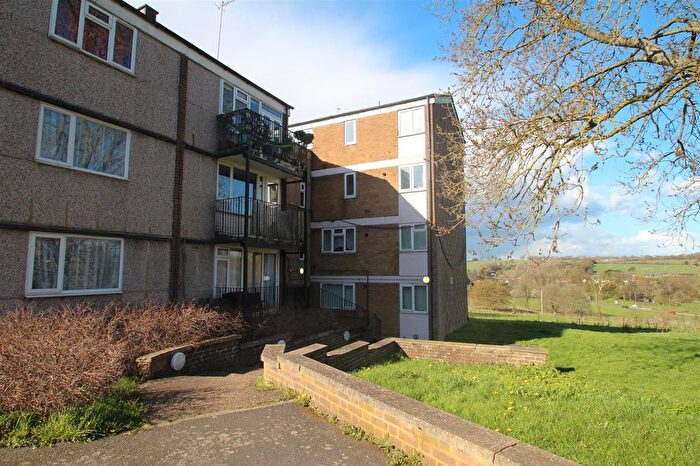 2 Bedroom Flat To Rent In Wood View, Hemel Hempstead, HP1