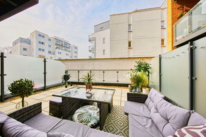 1 Bedroom Flat For Sale In Knightley Walk, Wandsworth, SW18