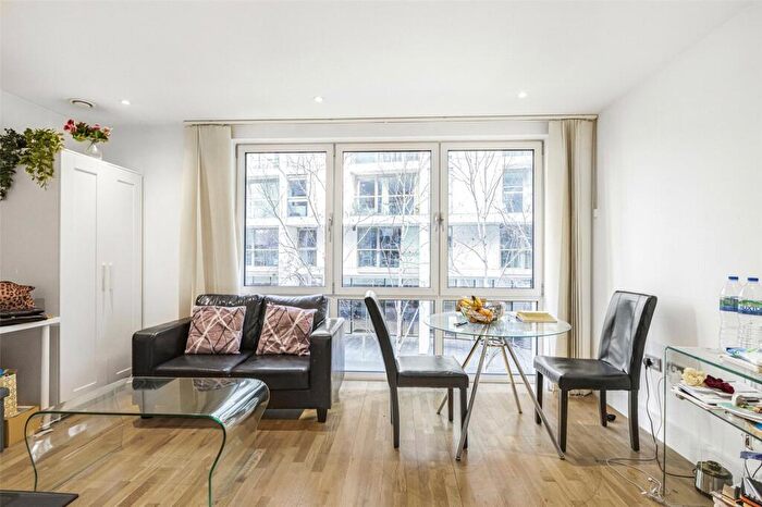 Apartment To Rent In Indescon Square, Isle Of Dogs, Canary Wharf, E14