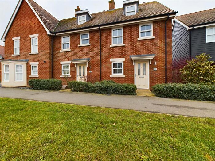 3 Bedroom House To Rent In Walker Mead, Biggleswade, SG18