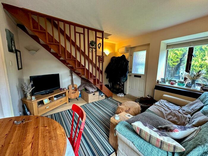 Terraced House To Rent In Bolwell Close, Twyford, RG10