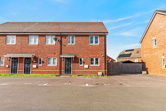 3 Bedroom End Of Terrace House For Sale In Summerhill Place, Wixams, MK45