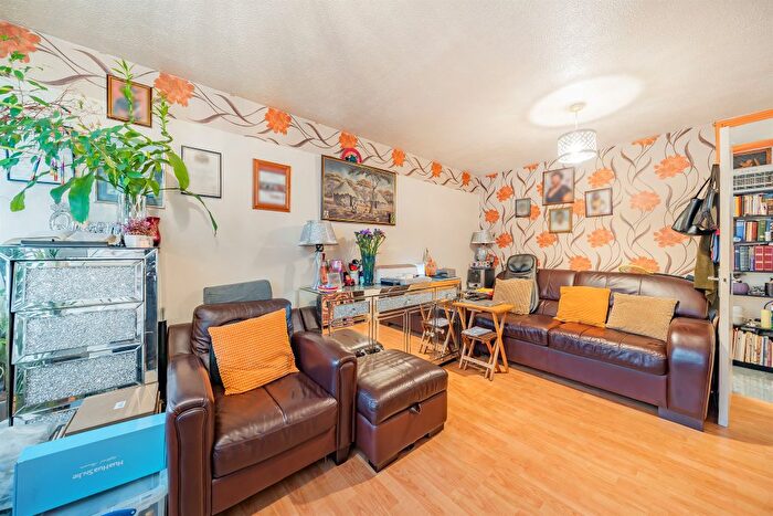 1 Bedroom Flat For Sale In Paulet Road, London, SE5