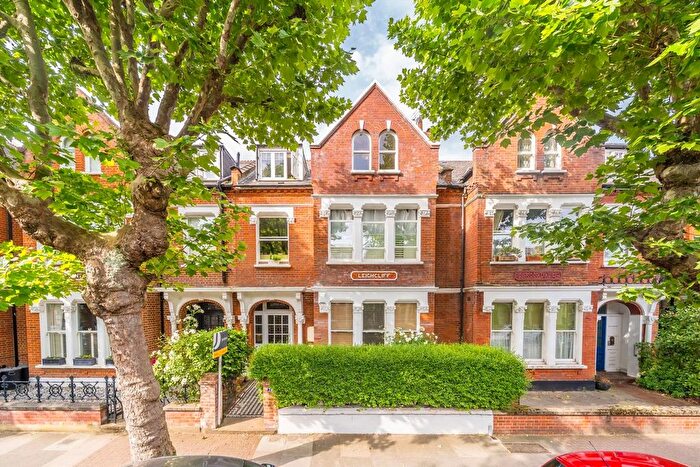 2 Bedroom Flat For Sale In Streathbourne Road, Balham, SW17