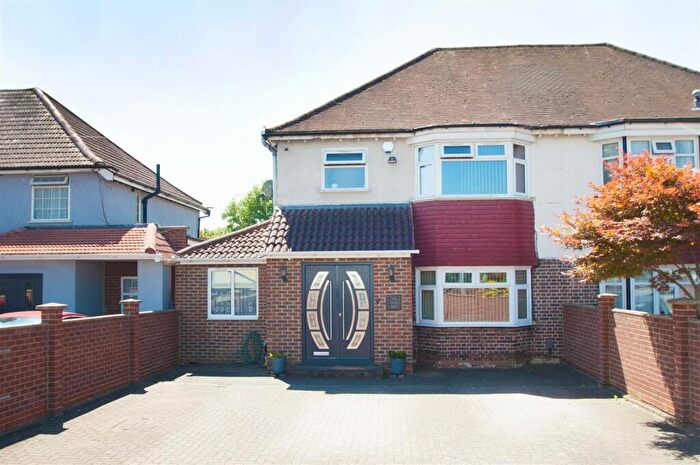 5 Bedroom Semi-Detached House For Sale In London Road, Slough, SL3