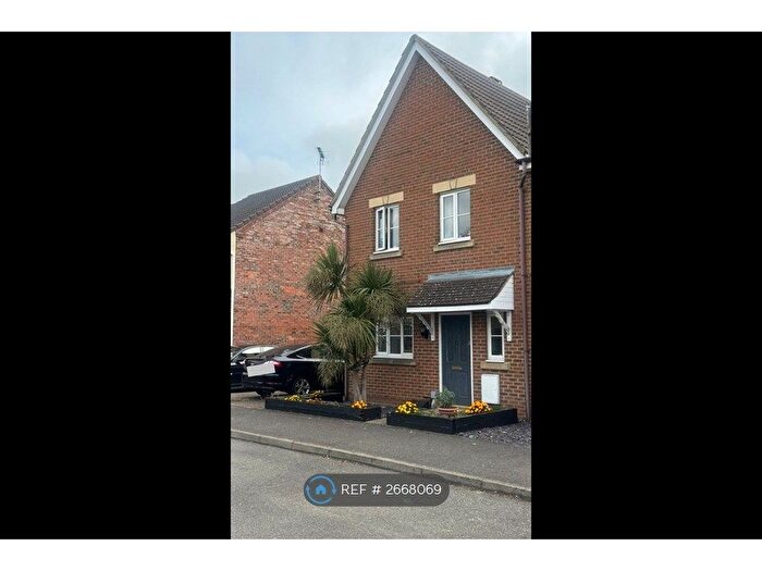 3 Bedroom Semi-detached House To Rent In Olivine Close, Sittingbourne, ME10