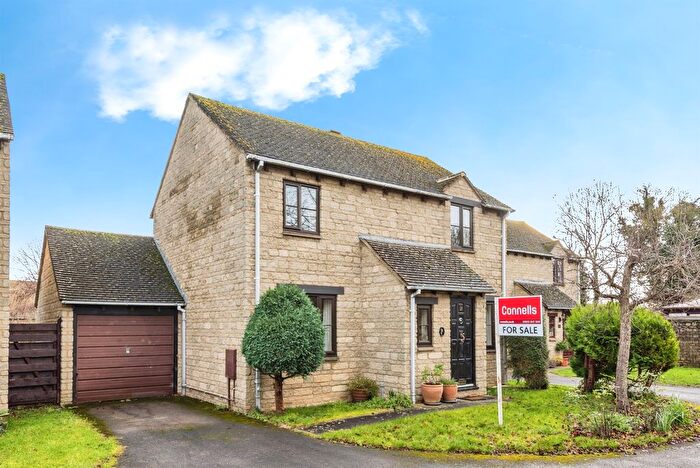 4 Bedroom Detached House For Sale In Calais Dene, Bampton, OX18