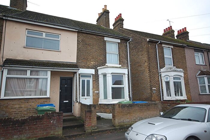 3 Bedroom End Terrace House To Rent In Tonge Road, Sittingbourne, Kent, ME10