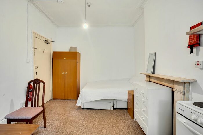 Studio To Rent In - Kensington Gardens Square, London, W2