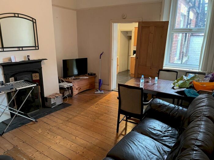 2 Bedroom Flat To Rent In Mayfair Road, Jesmond, Newcastle Upon Tyne, NE2