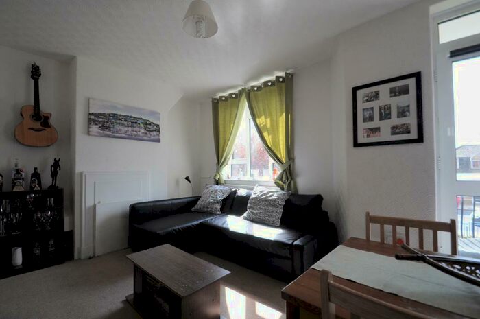 2 Bedroom Flat To Rent In Leary House, London, SE11