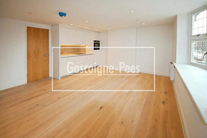 1 Bedroom Flat To Rent In Esher, KT10