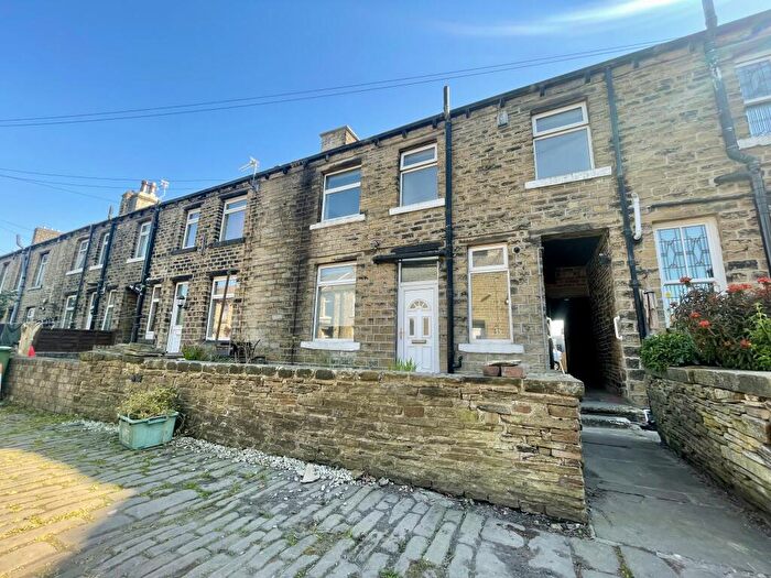 2 Bedroom Terraced House To Rent In New Hey Road, Huddersfield, HD3