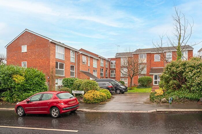 2 Bedroom Flat To Rent In Lyonsdown Road, New Barnet, Barnet, EN5