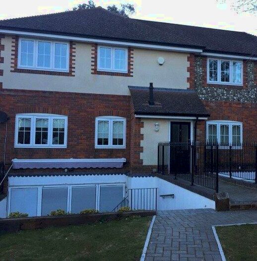 2 Bedroom Apartment To Rent In North Street, Winkfield, Windsor, Berkshire, SL4