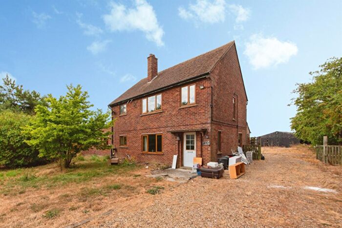 4 Bedroom Detached House For Sale In Chapel Gate, Whaplode Drove, Spalding, PE12
