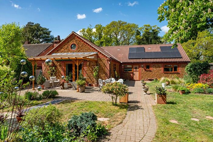 4 Bedroom Detached Bungalow For Sale In Leziate, Kings Lynn, PE32