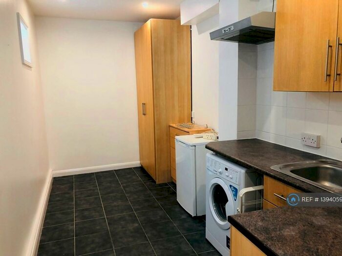 Studio To Rent In Oakley Avenue, Croydon, CR0