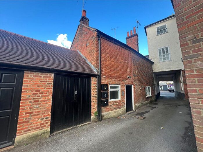 1 Bedroom Flat To Rent In The Broadway, Newbury, RG14