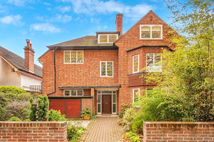 3 Bedroom Flat To Rent In Barrowgate Road, Turnham Green, W4