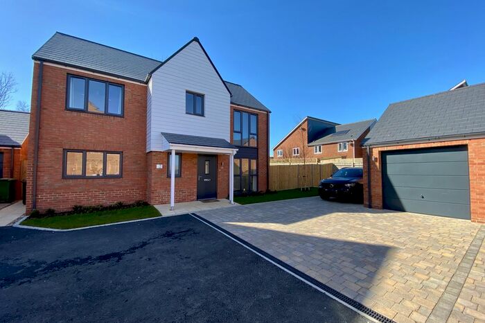 4 Bedroom Detached House For Sale In Birch Road, Polegate, Sussex, BN26