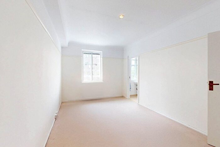 1 Bedroom Flat For Sale In Ormonde Terrace, St John's Wood, London, NW8