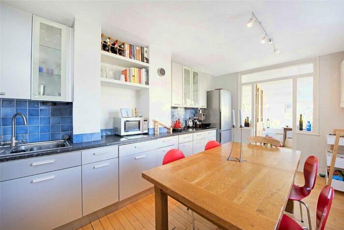 2 Bedroom Flat To Rent In Elms Road, London SW4