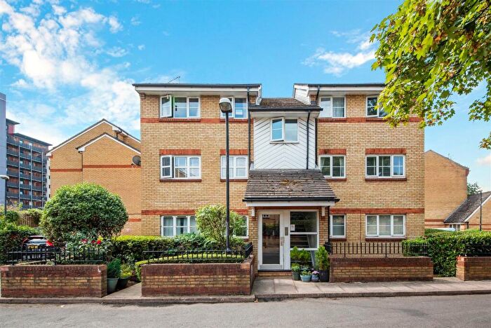 2 Bedroom Flat To Rent In Heddington Grove, Islington, N7