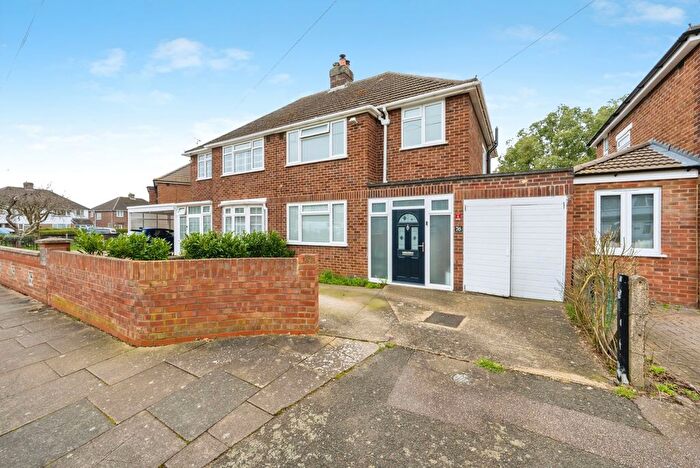 3 Bedroom Semi-Detached House For Sale In Aylesbury Road, Bedford, Bedfordshire, MK41