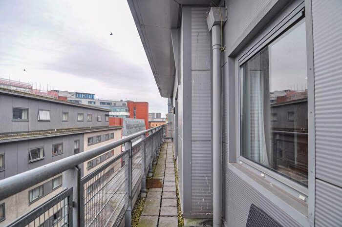 2 Bedroom Apartment To Rent In King Square Avenue, Bristol, BS2