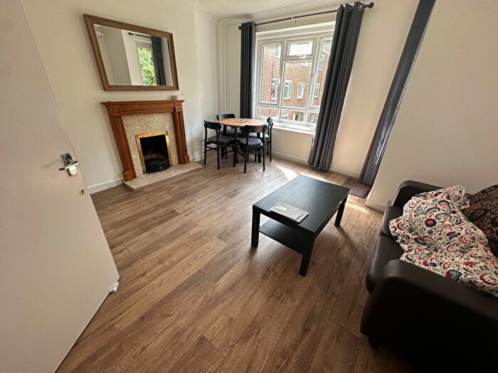 3 Bedroom Flat To Rent In Elizabeth Gardens, Acton, W3