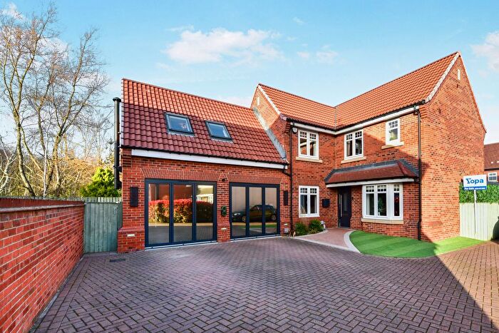 5 Bedroom Detached House For Sale In Fenlake Walk, Rotherham, S63