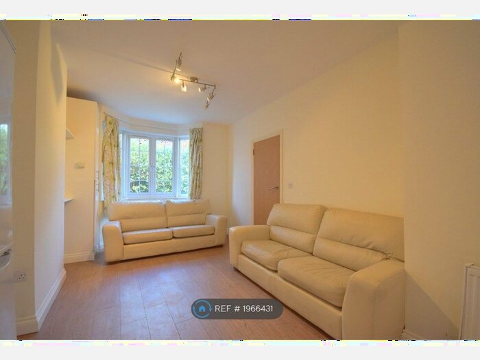 4 Bedroom Flat To Rent In Franciscan Road, London, SW17