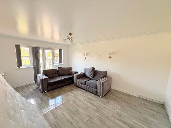 2 Bedroom Flat To Rent In Review Road, Dagenham, RM10