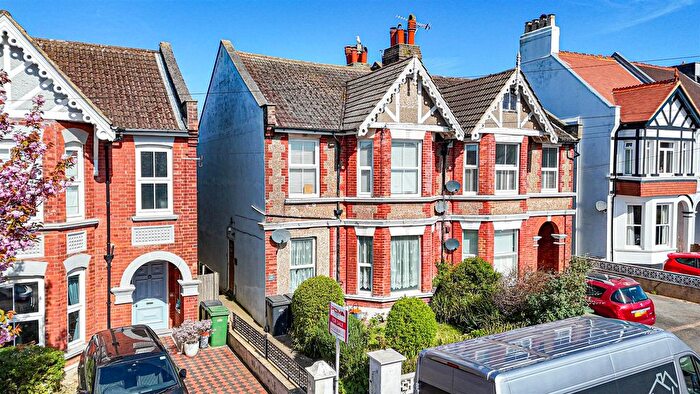 2 Bedroom Flat For Sale In Ashburnham Road, Hastings, TN35