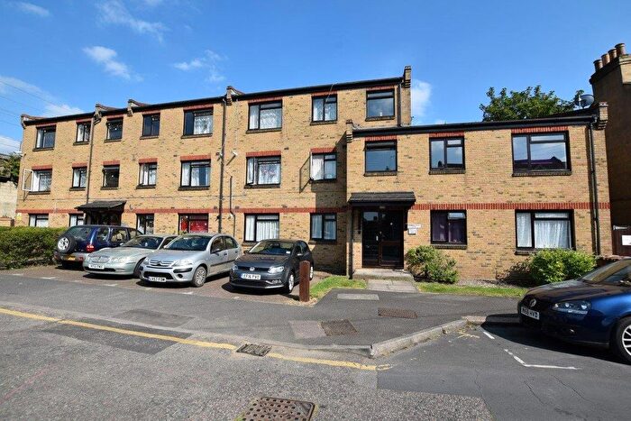 1 Bedroom Flat For Sale In Norman House, Leytonstone, E11