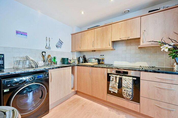 2 Bedroom Flat To Rent In Agate Close, Hanger Hill, London, NW10