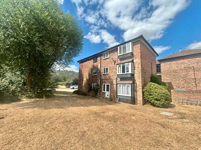 1 Bedroom Flat To Rent In Littlebury Green, Basildon, SS13